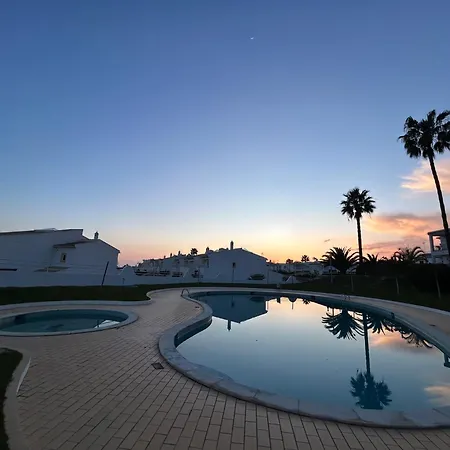 Vakantiehuis Moradia 3 - Jardim Da Oura - 700m Da Do De Sao Joao Albufeira
