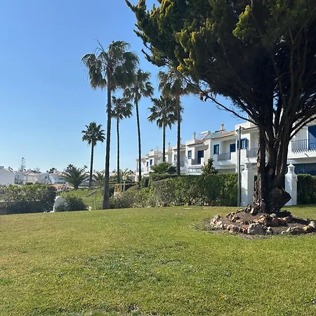 Holiday home Moradia 3 - Jardim Da Oura - 700m Da Do De Sao Joao *
