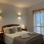 Дом отдыха Moradia 3 - Jardim Da Oura - 700m Da Do De Sao Joao Албуфейра